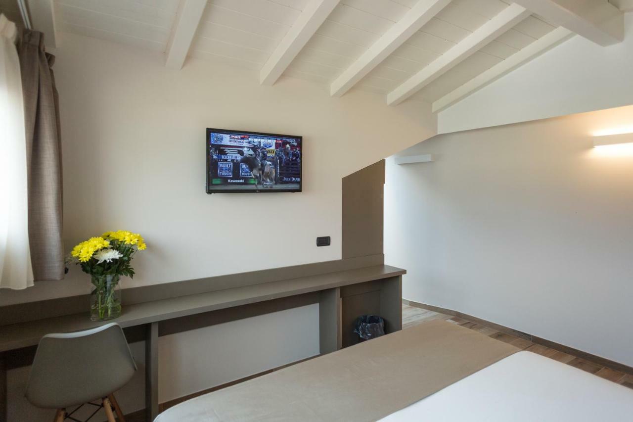 Hotel Baia Di Pare Valmadrera Zewnętrze zdjęcie